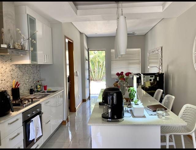 2 BEDROOM APARTMENT FOR SALE IN SHAKAS ROCK
